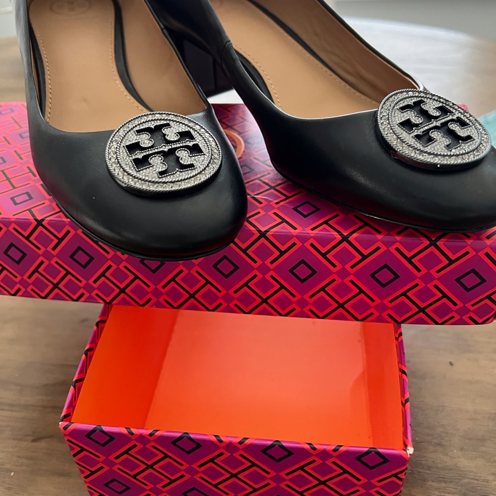 Classic Tory Burch Pumps with Gorgeous Brand Medallions
